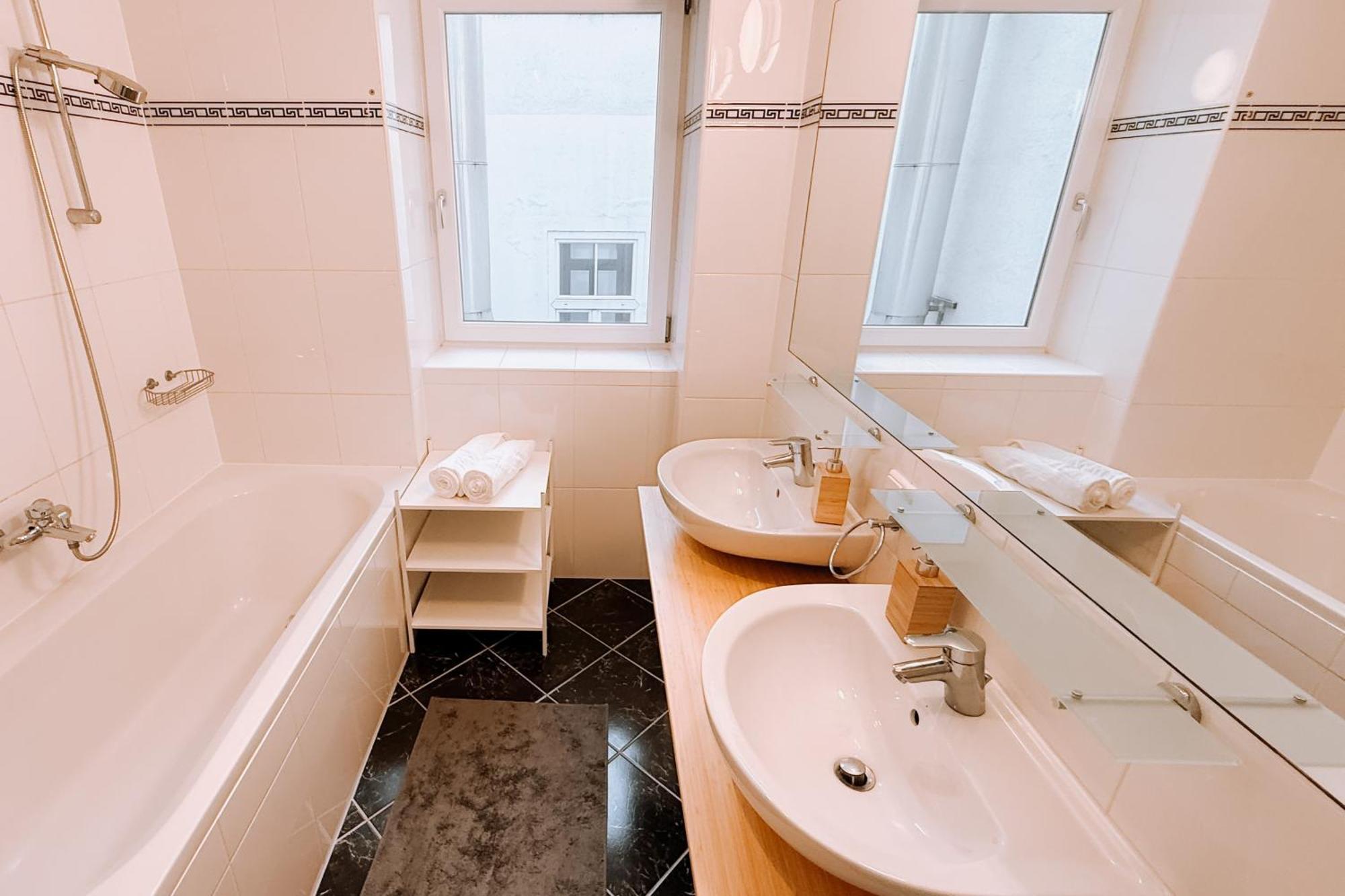 90Qm, 3 Bedrooms, Near Schoenbrunn, Balcony - Axara Housing 비엔나 외부 사진